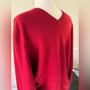 Luscious Red Cashmere V-Neck, Club Room. M.